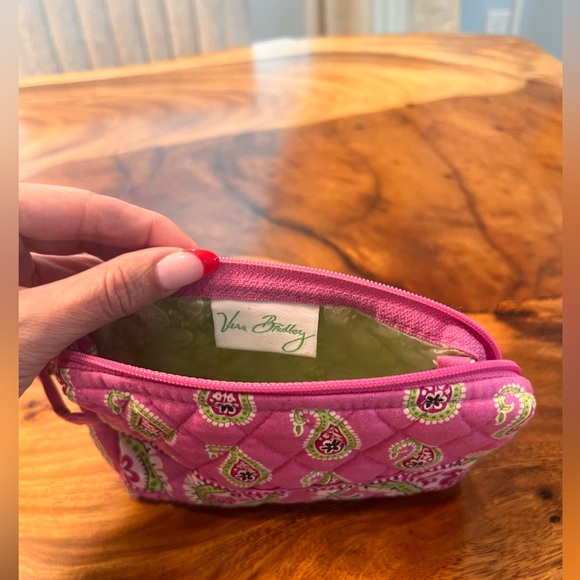 VERA BRADLEY BERMUDA PINK COSMETIC BAG
BRAND NEW/ NEVER USED
NO TAGS - Picture 5 of 9
